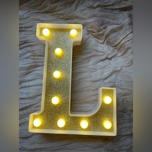LED Light-Up Letter L